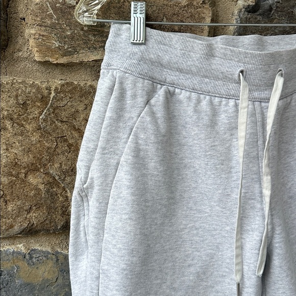 Lululemon Scuba High-Rise Jogger Fleece Heathered Core Ultra Light Grey Size 6 - Picture 2 of 5